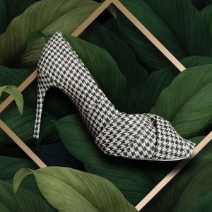 NEW YORK & COMPANY PLAID HEELS